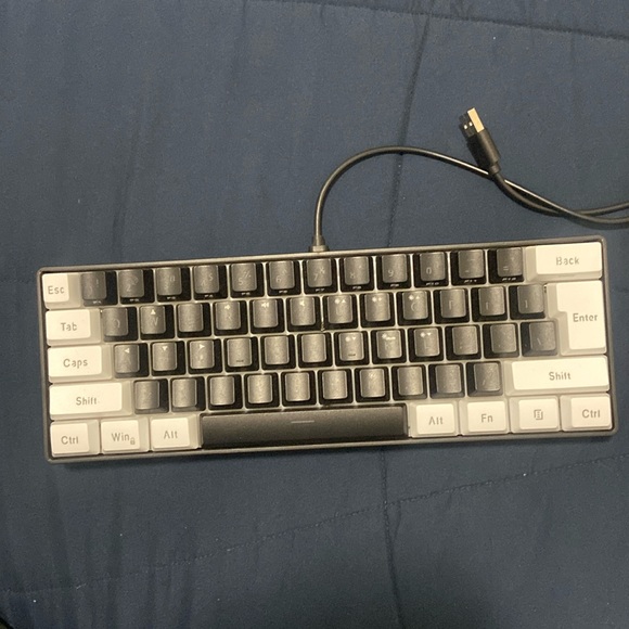 RGB streamer gaming  keyboard - Picture 3 of 4